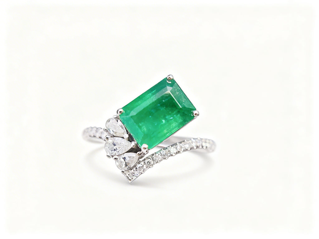 18K Gold Natural Emerald Ring