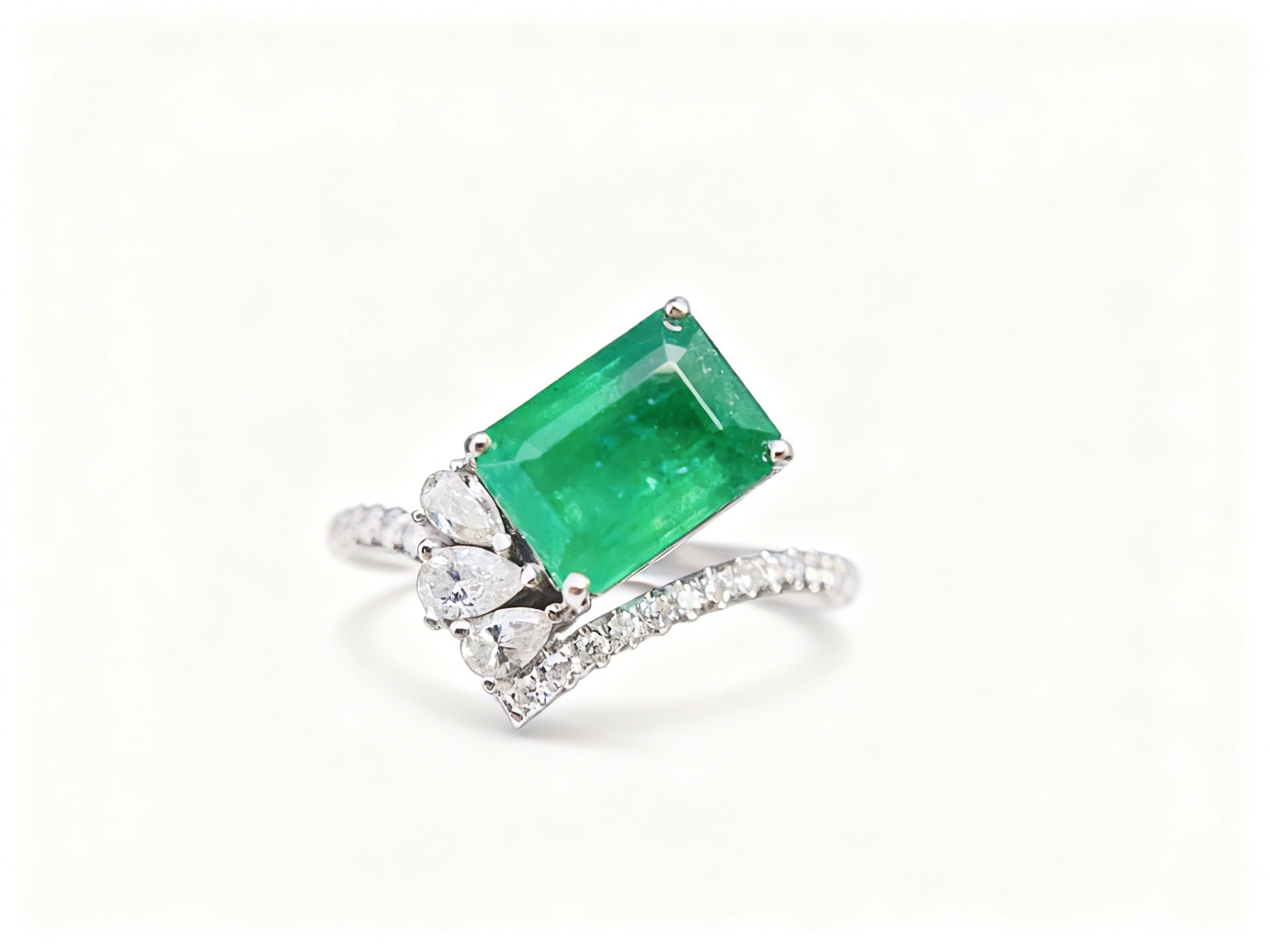 18K Gold Natural Emerald Ring