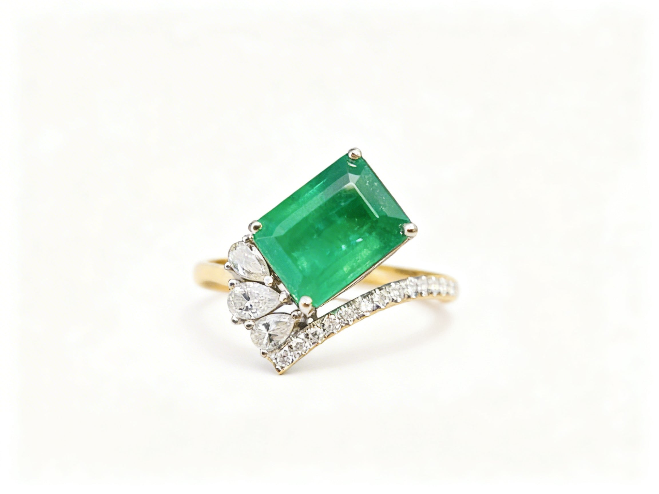 18K Gold Natural Emerald Ring