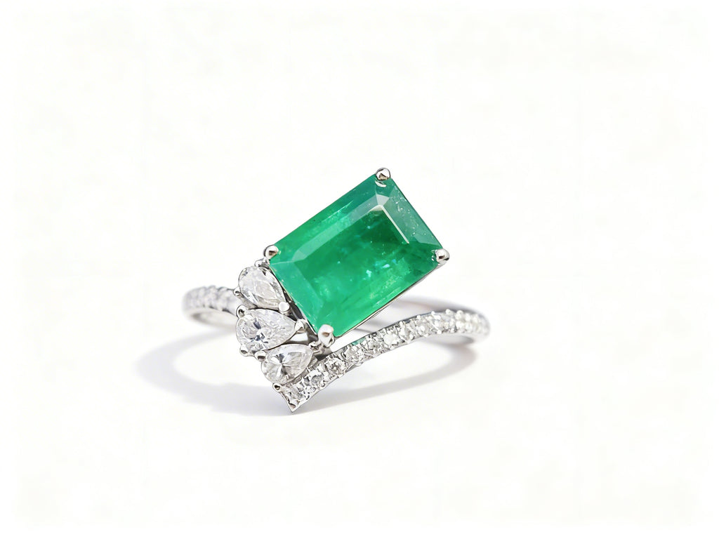 18K Gold Natural Emerald Ring