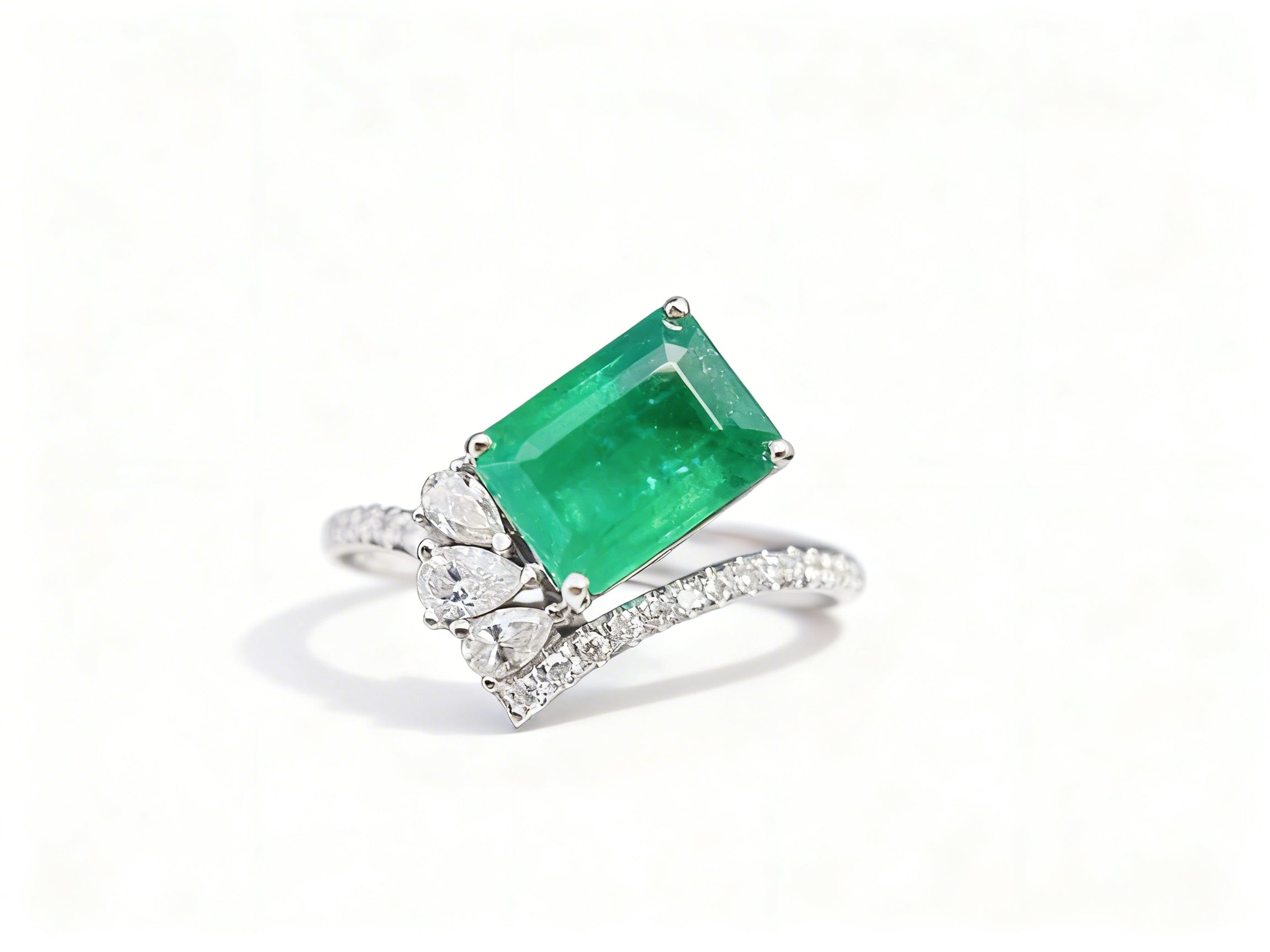 18K Gold Natural Emerald Ring