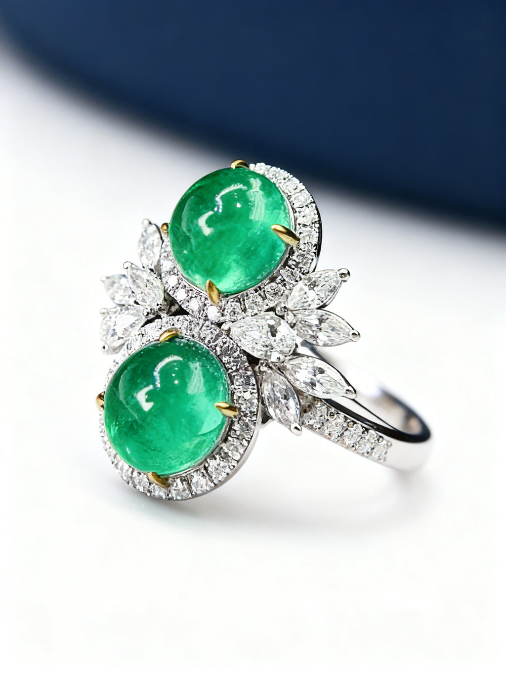 18K Gold Natural Emerald Ring