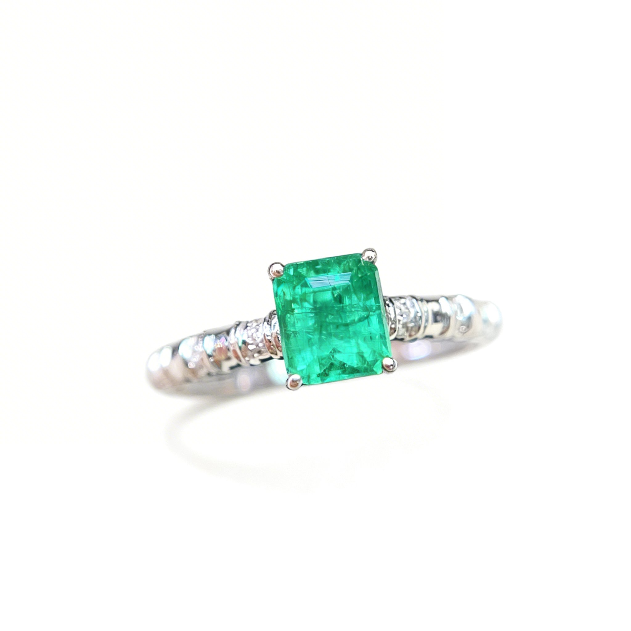 18K Gold Natural Emerald Ring
