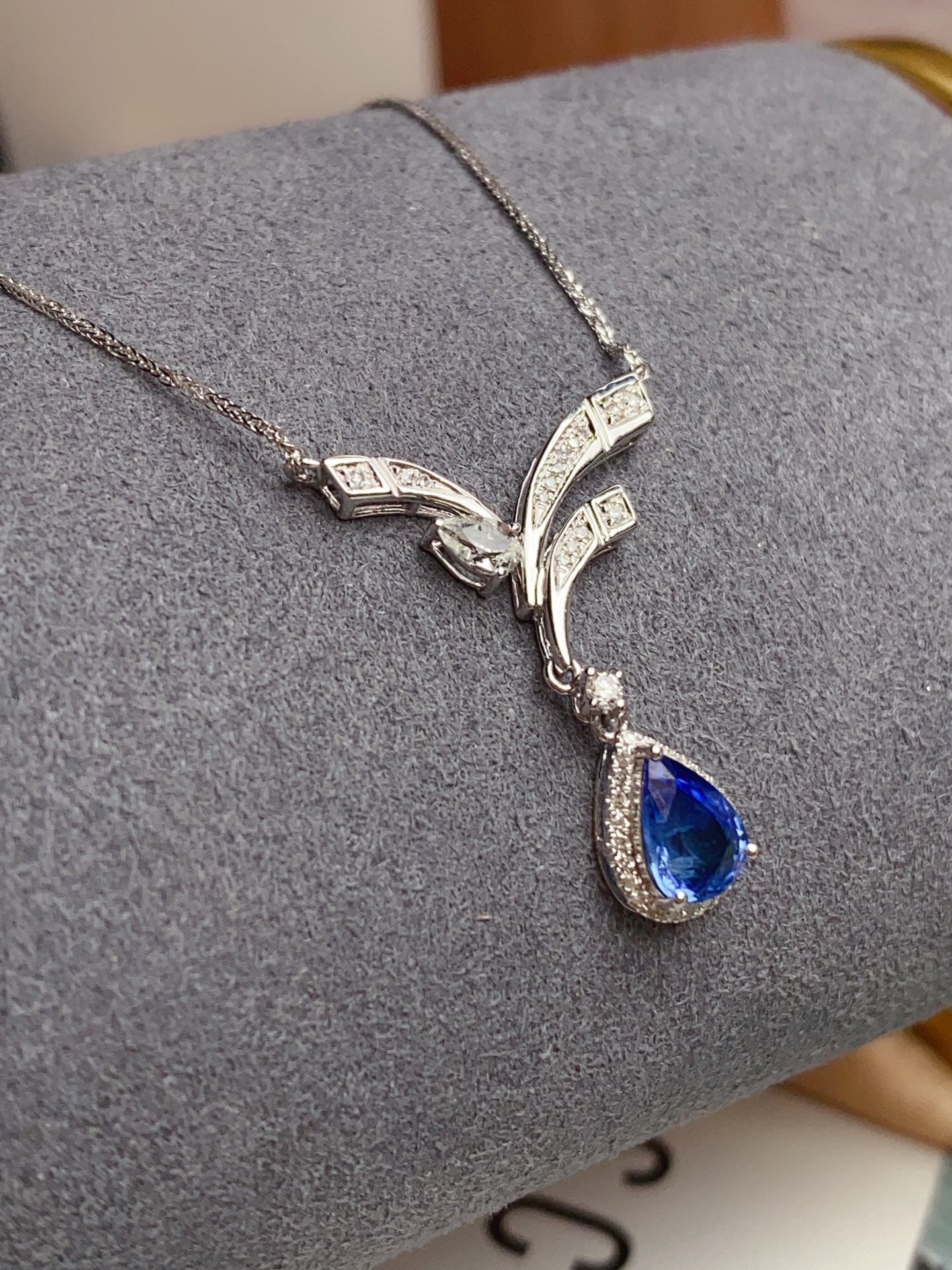 18K Gold Natural Sapphire Necklace