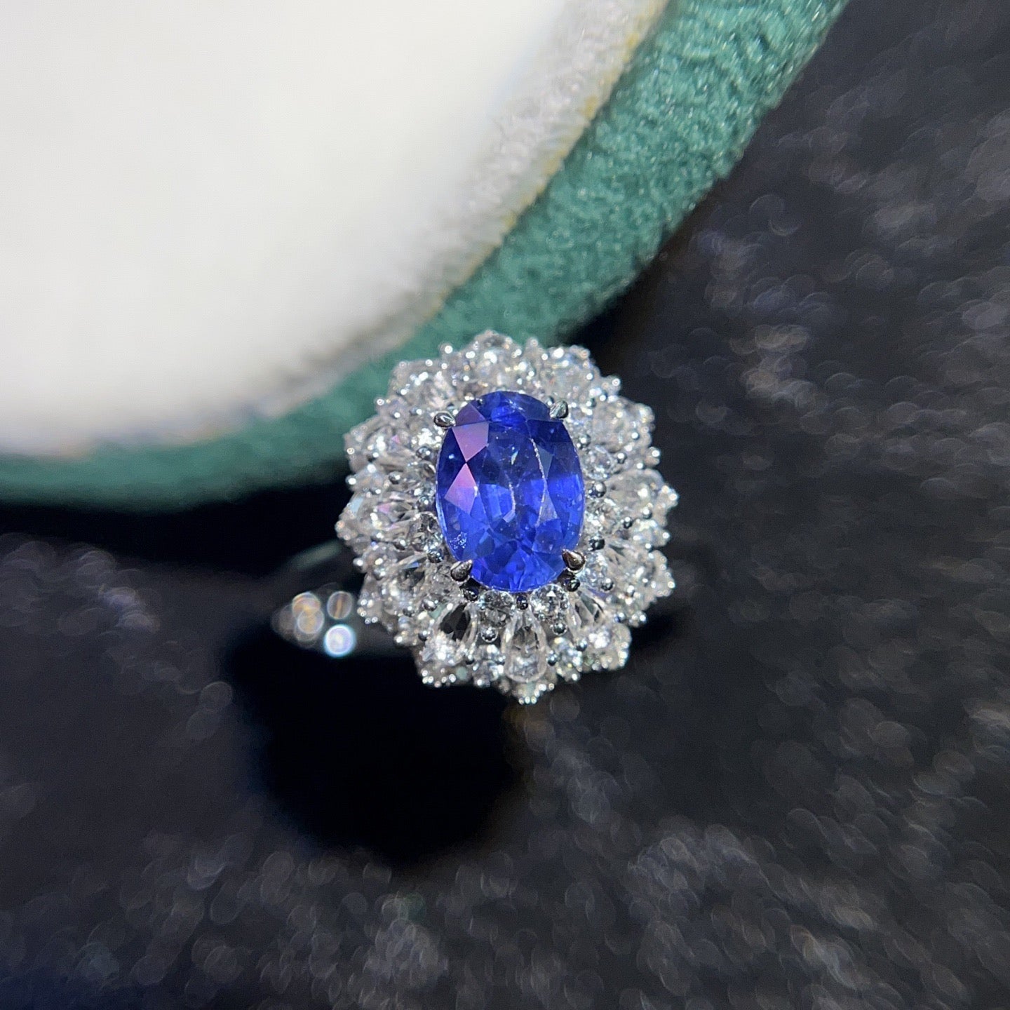 18K Gold Natural Sapphire Ring