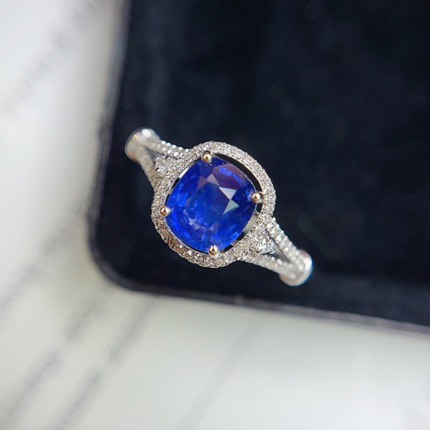 18K Gold Natural Sapphire Ring