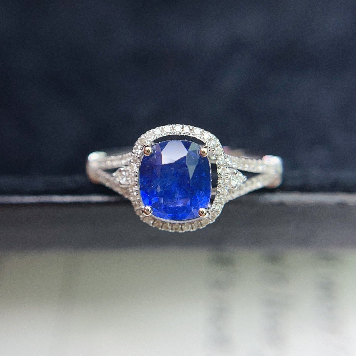 18K Gold Natural Sapphire Ring