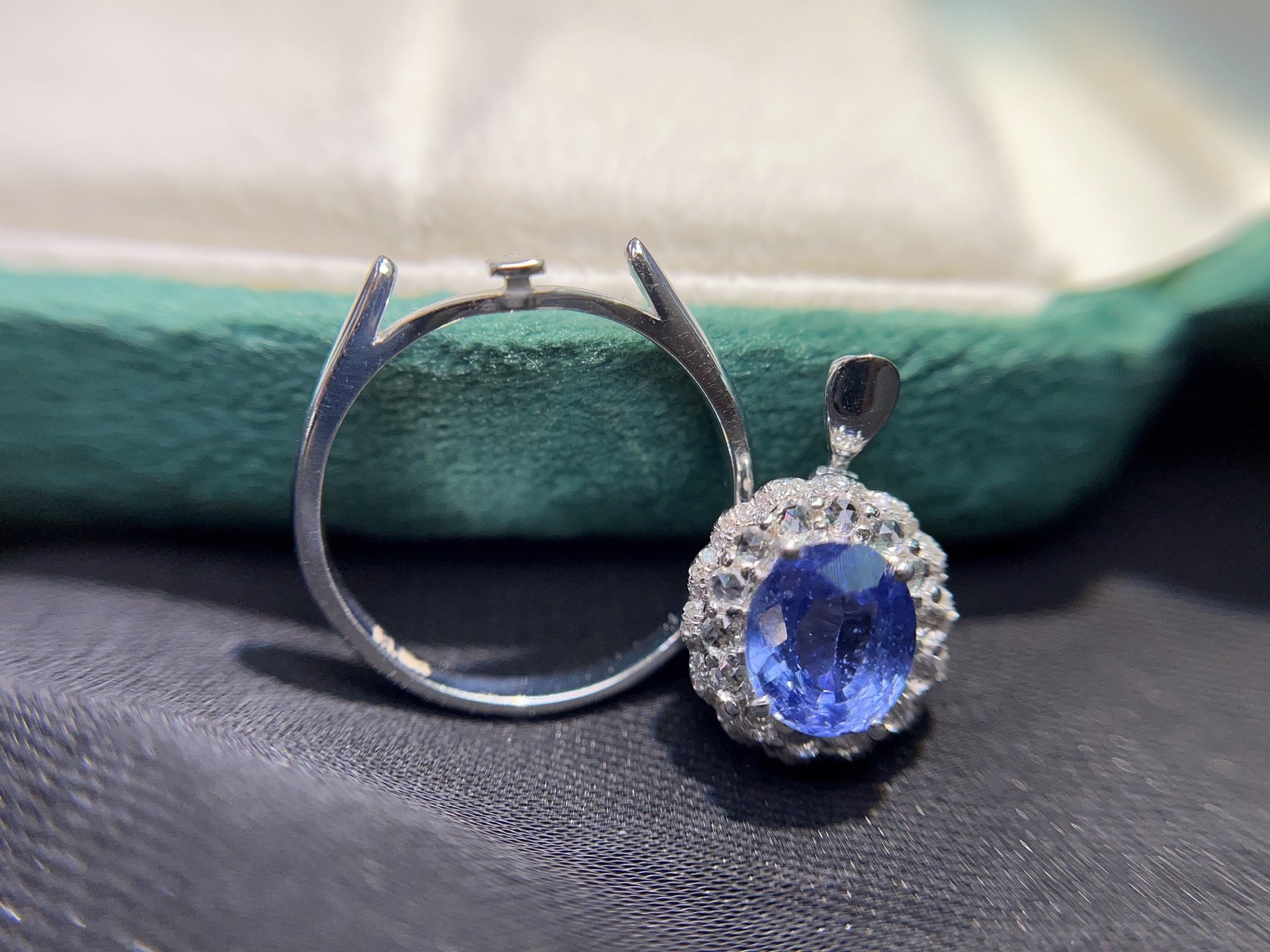 18K Gold Natural Sapphire Ring