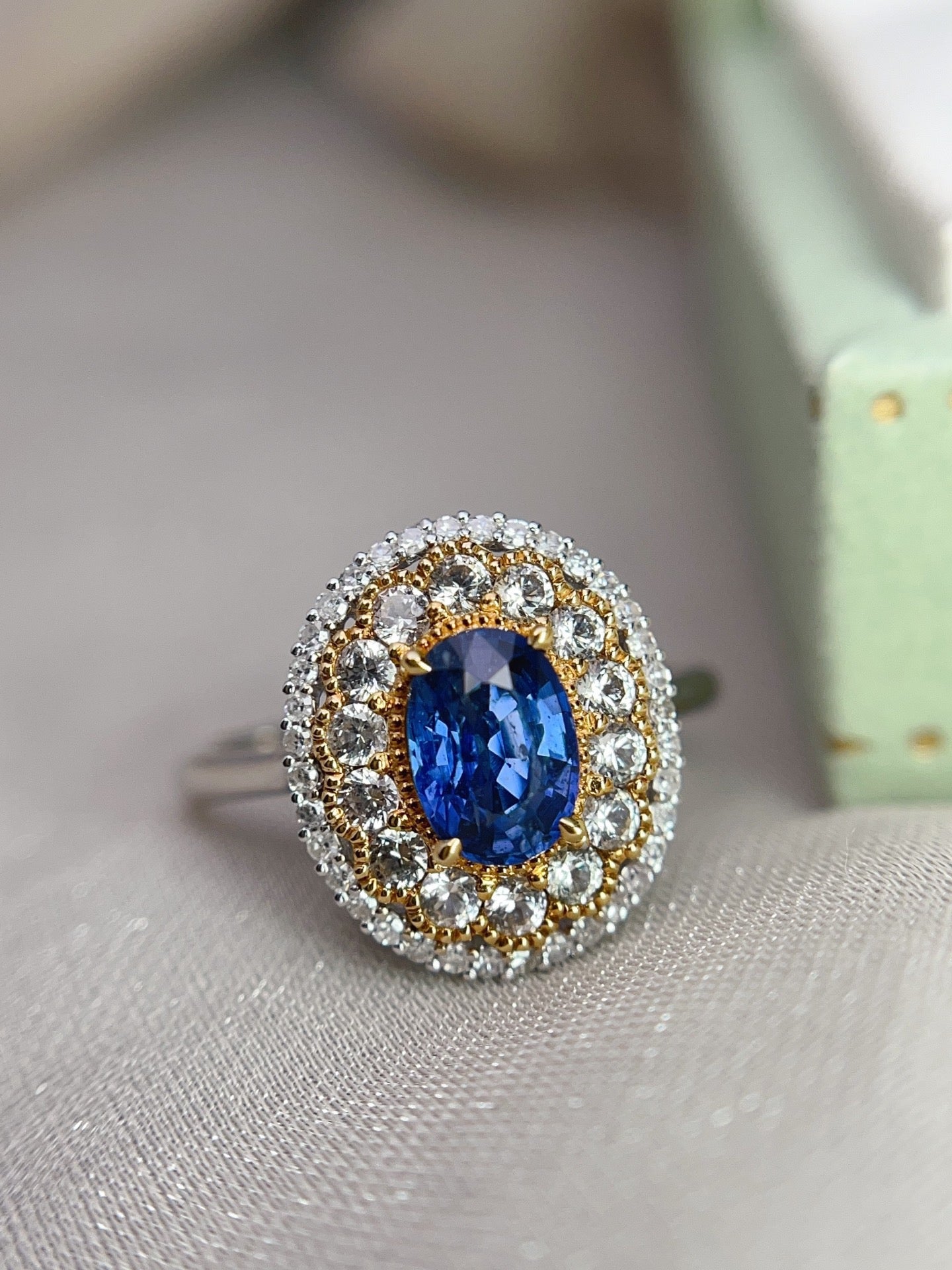 18K Gold Natural Sapphire Ring