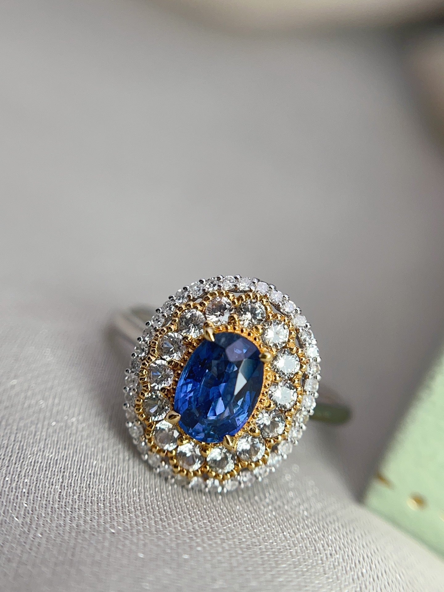 18K Gold Natural Sapphire Ring