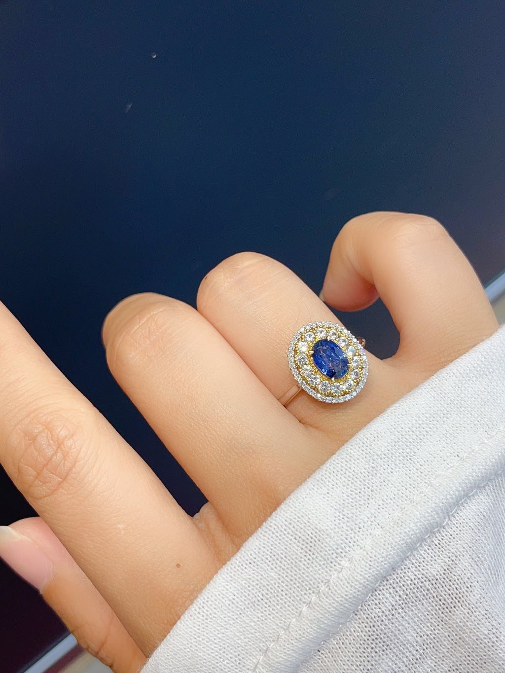 18K Gold Natural Sapphire Ring