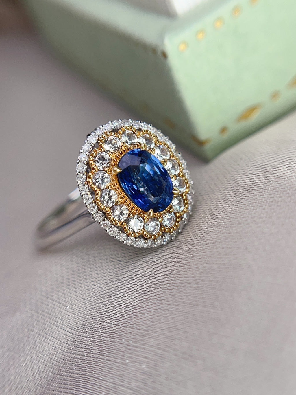 18K Gold Natural Sapphire Ring