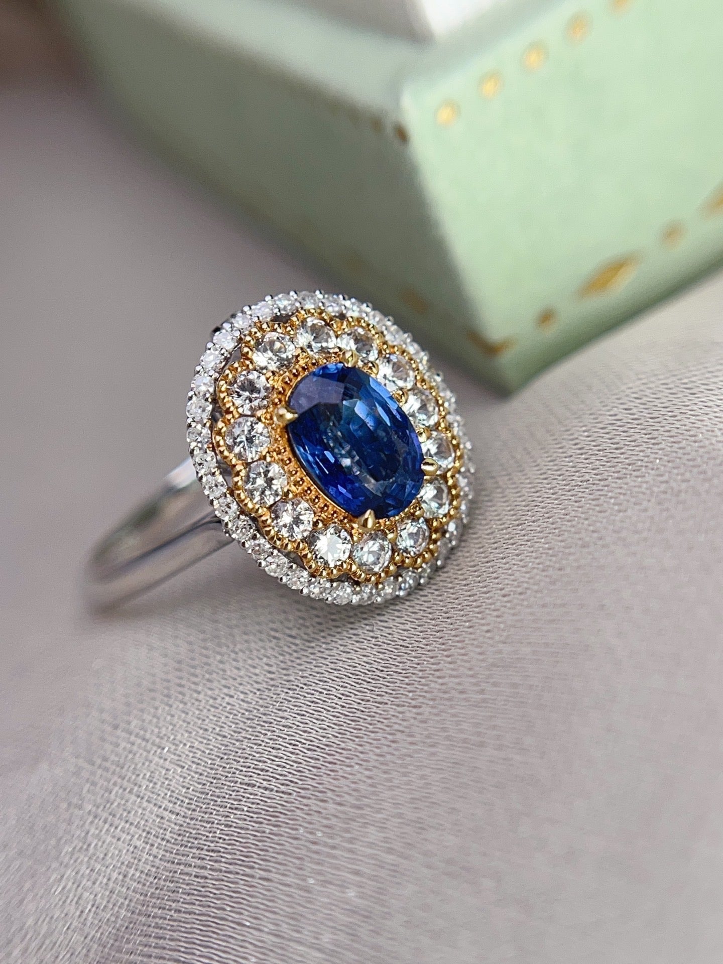 18K Gold Natural Sapphire Ring