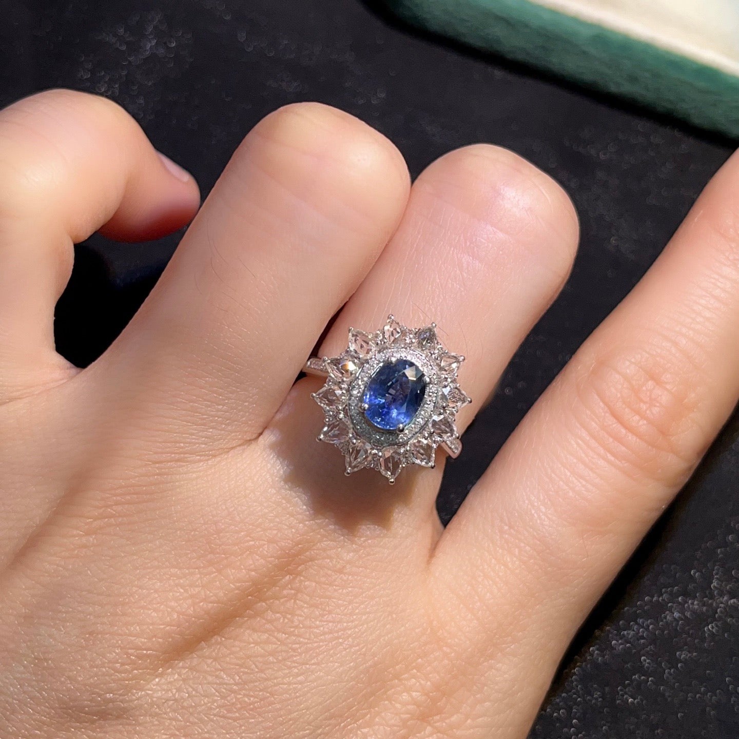 18K Gold Natural Sapphire Ring