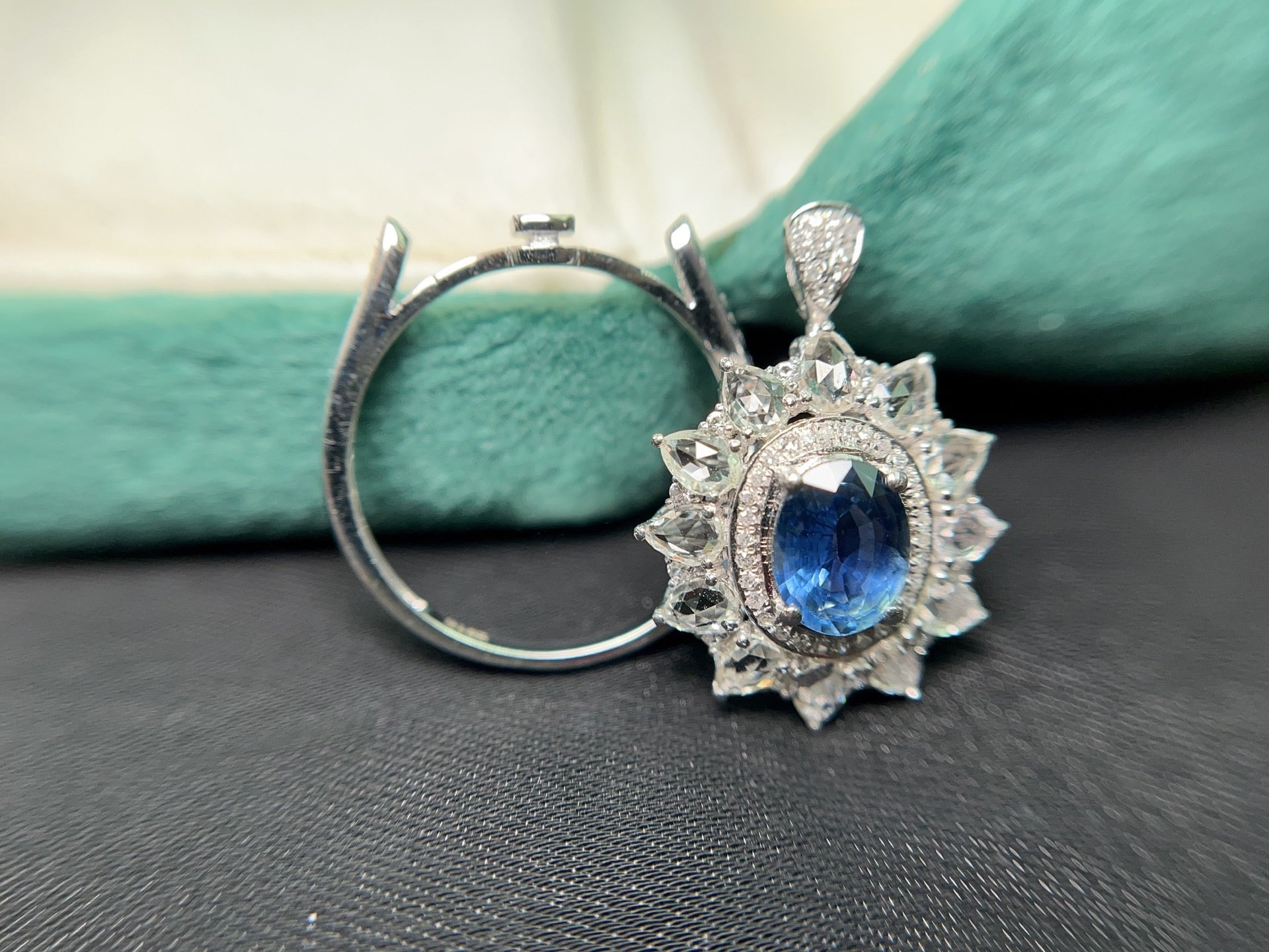 18K Gold Natural Sapphire Ring