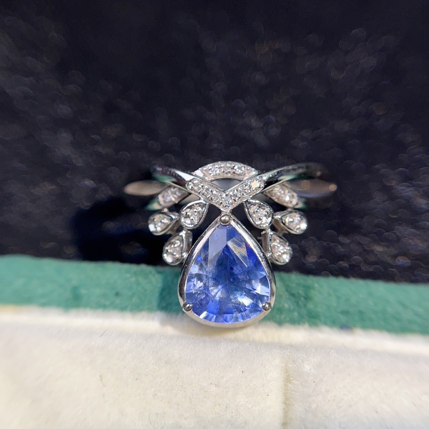 18K Gold Natural Sapphire Ring