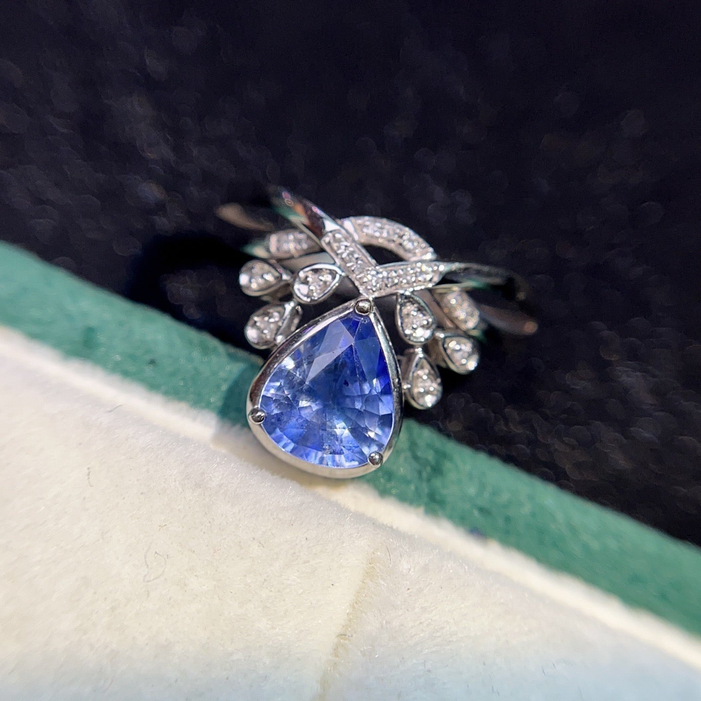 18K Gold Natural Sapphire Ring