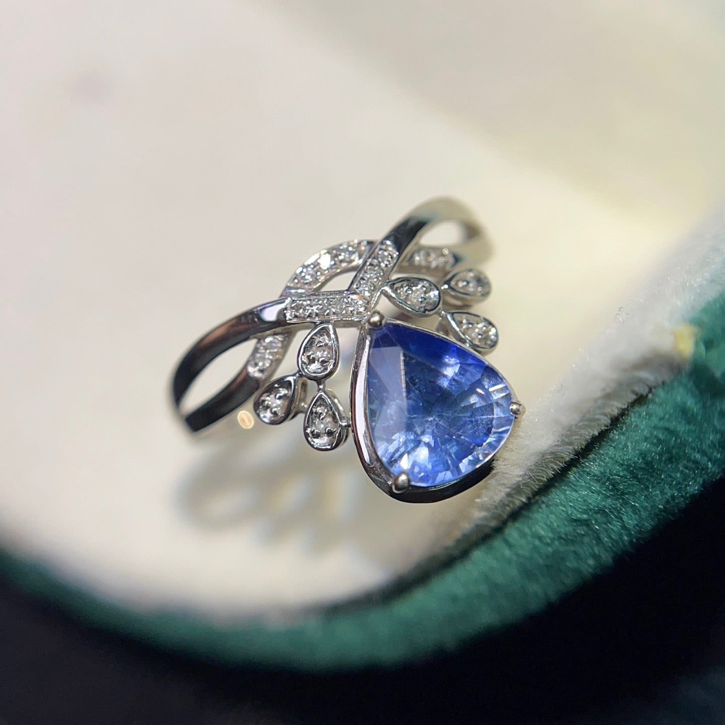 18K Gold Natural Sapphire Ring