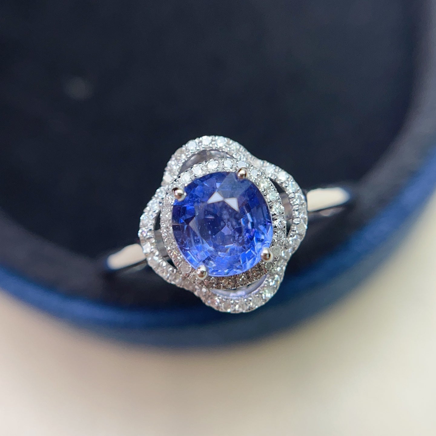 18K Gold Natural Sapphire Ring