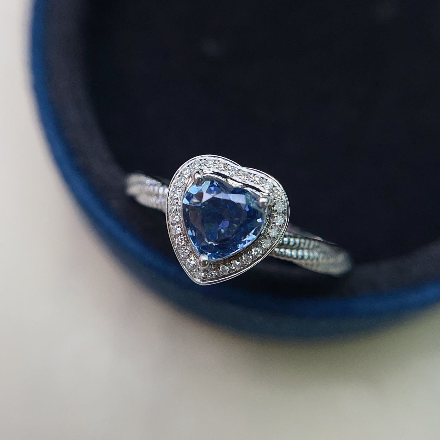 18K Gold Natural Sapphire Ring