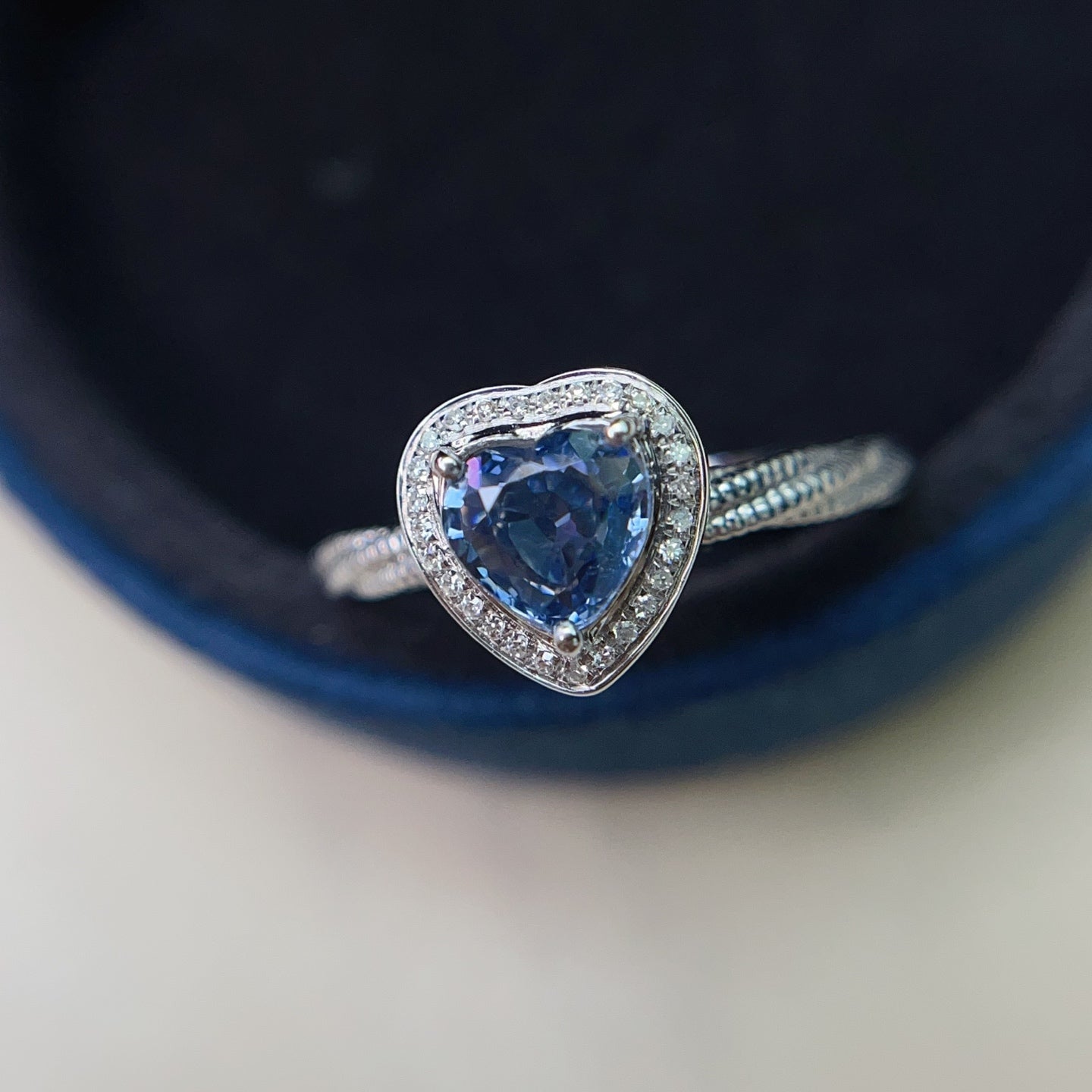 18K Gold Natural Sapphire Ring