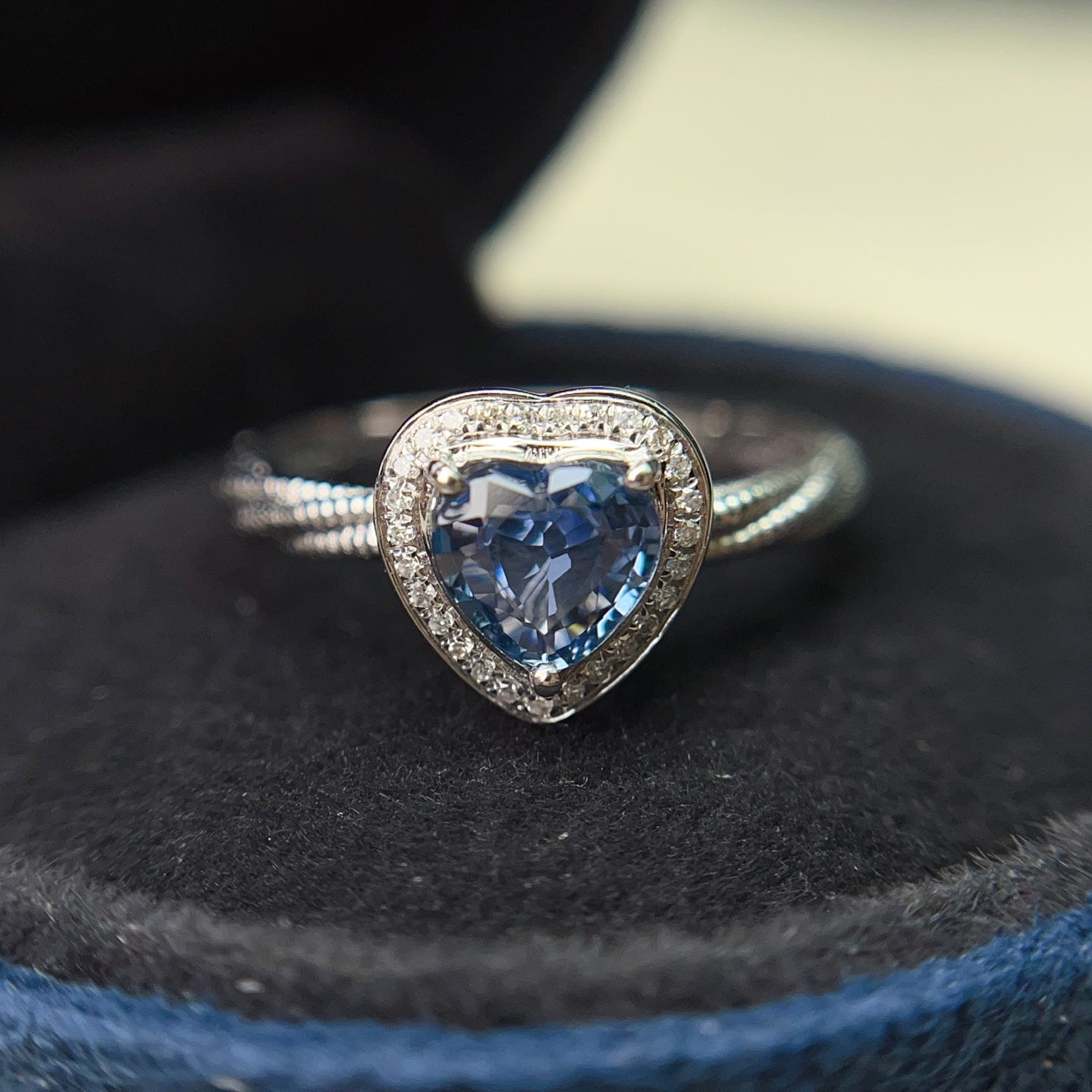 18K Gold Natural Sapphire Ring