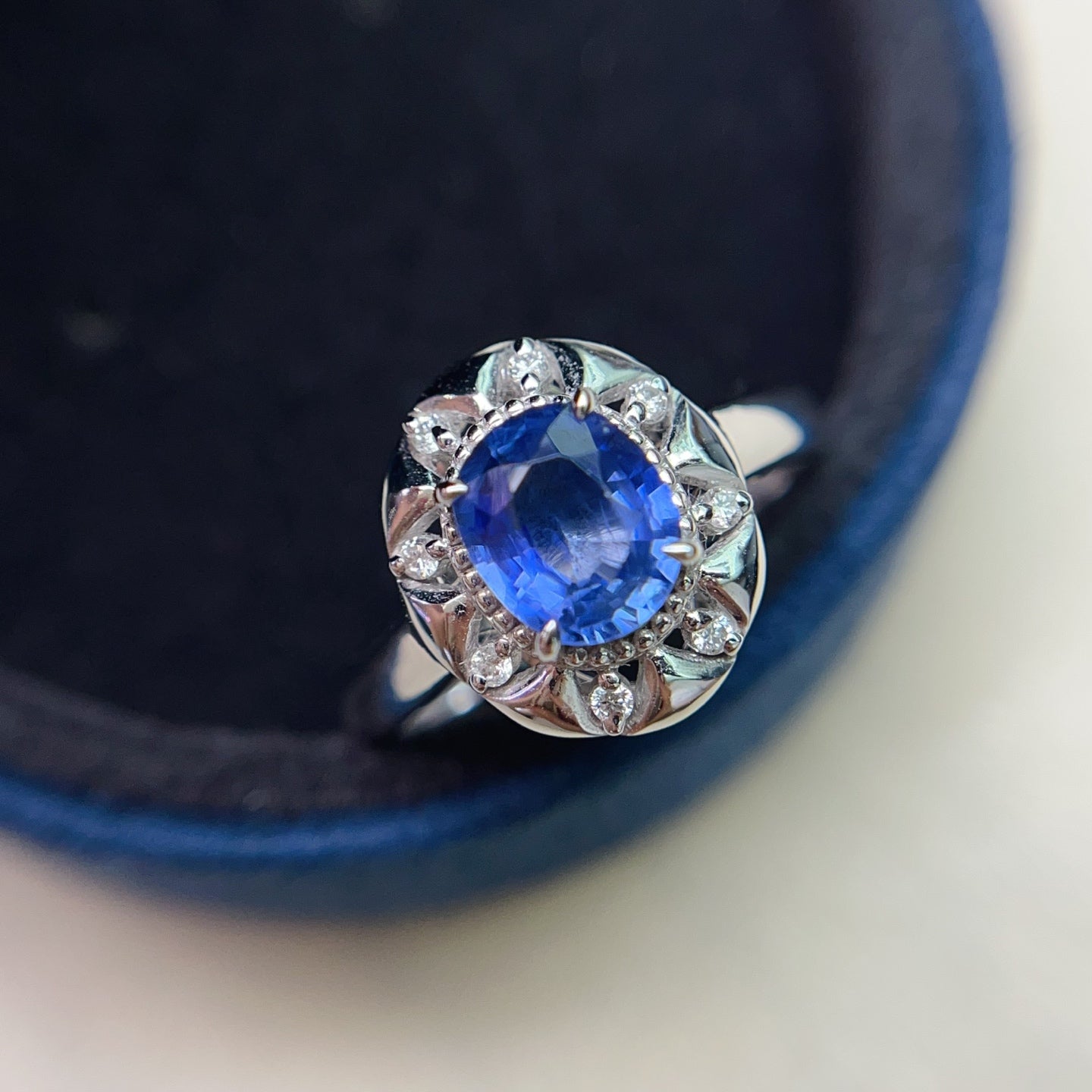 18K Gold Natural Sapphire Ring