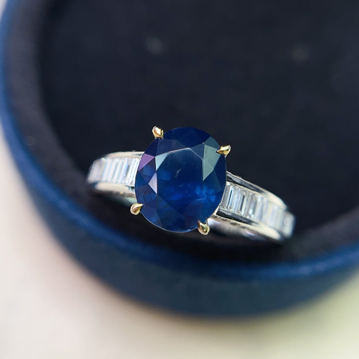 18K Gold Natural Sapphire Ring