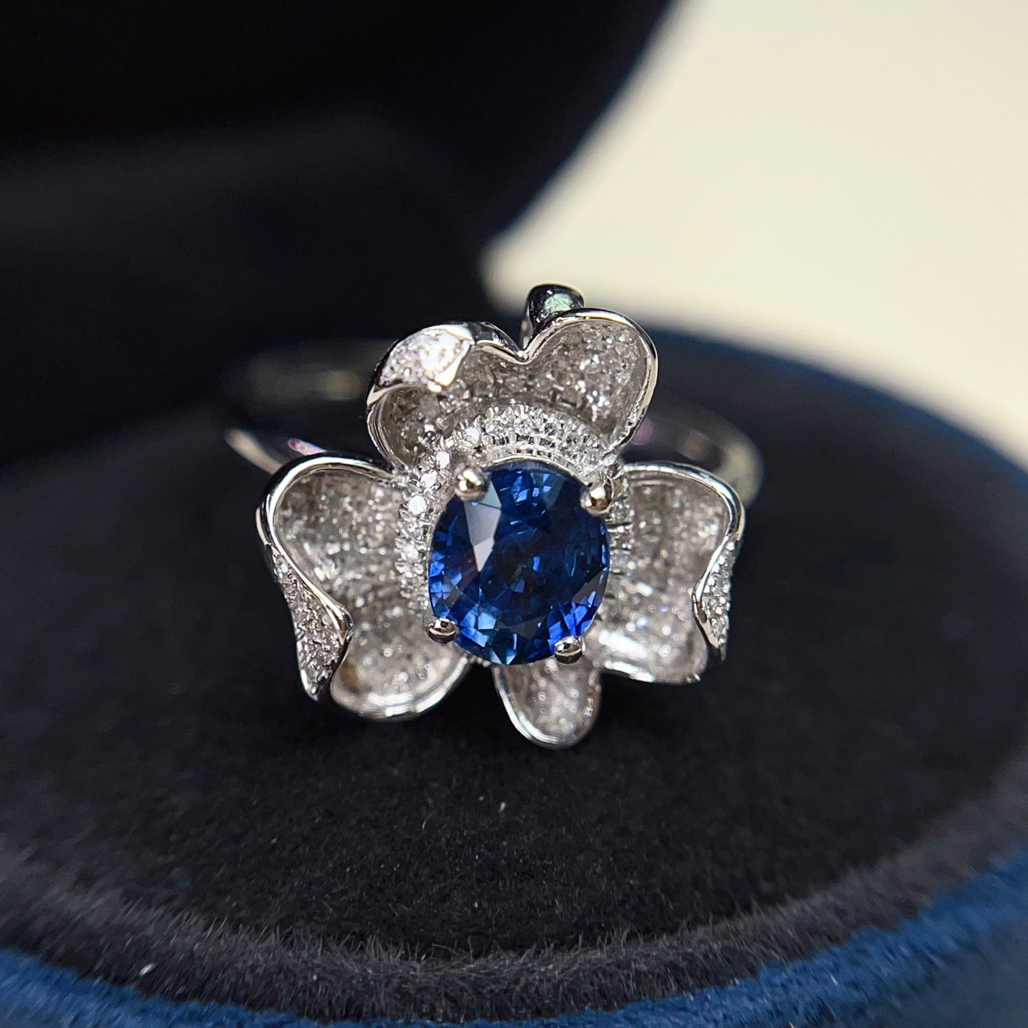 18K Gold Natural Sapphire Ring