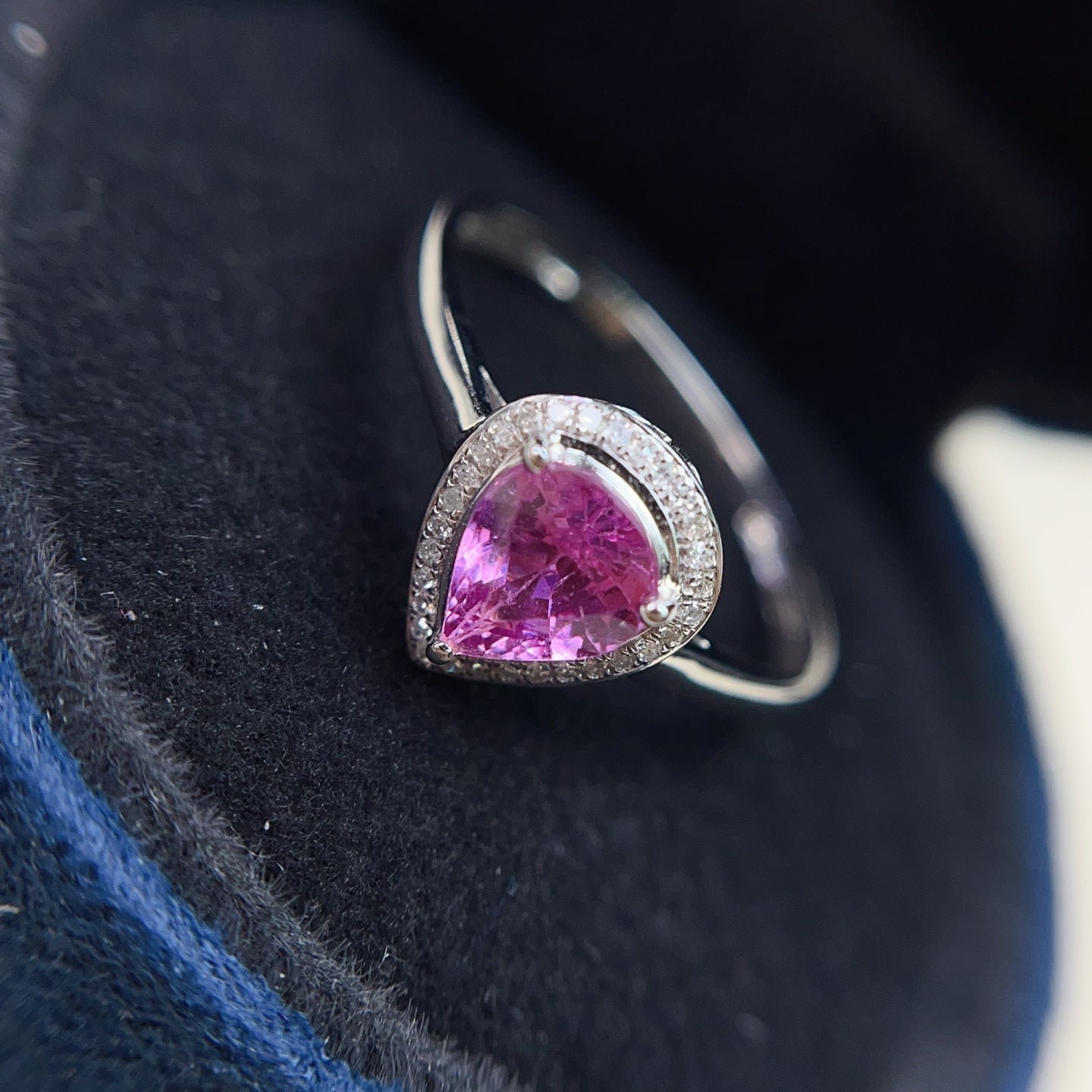 18K Gold Natural Sapphire Ring