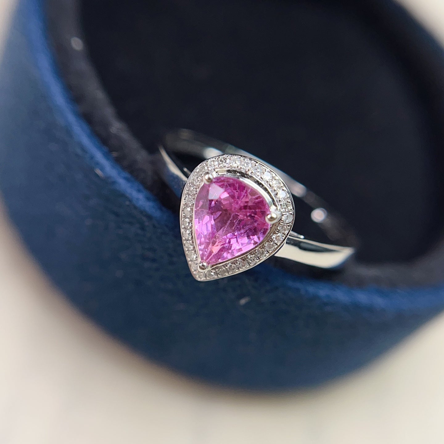 18K Gold Natural Sapphire Ring