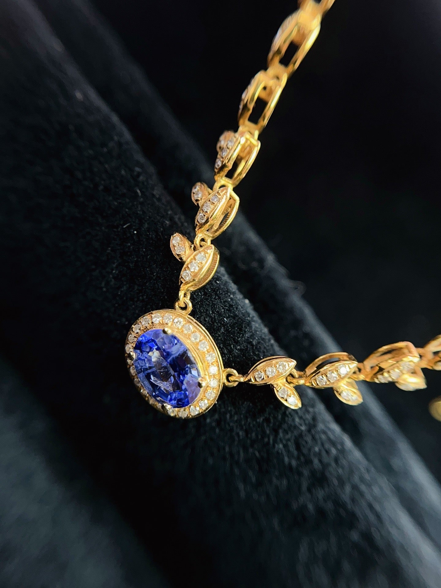 Natural Sapphire Necklace in 18K Gold, Diamond Accent