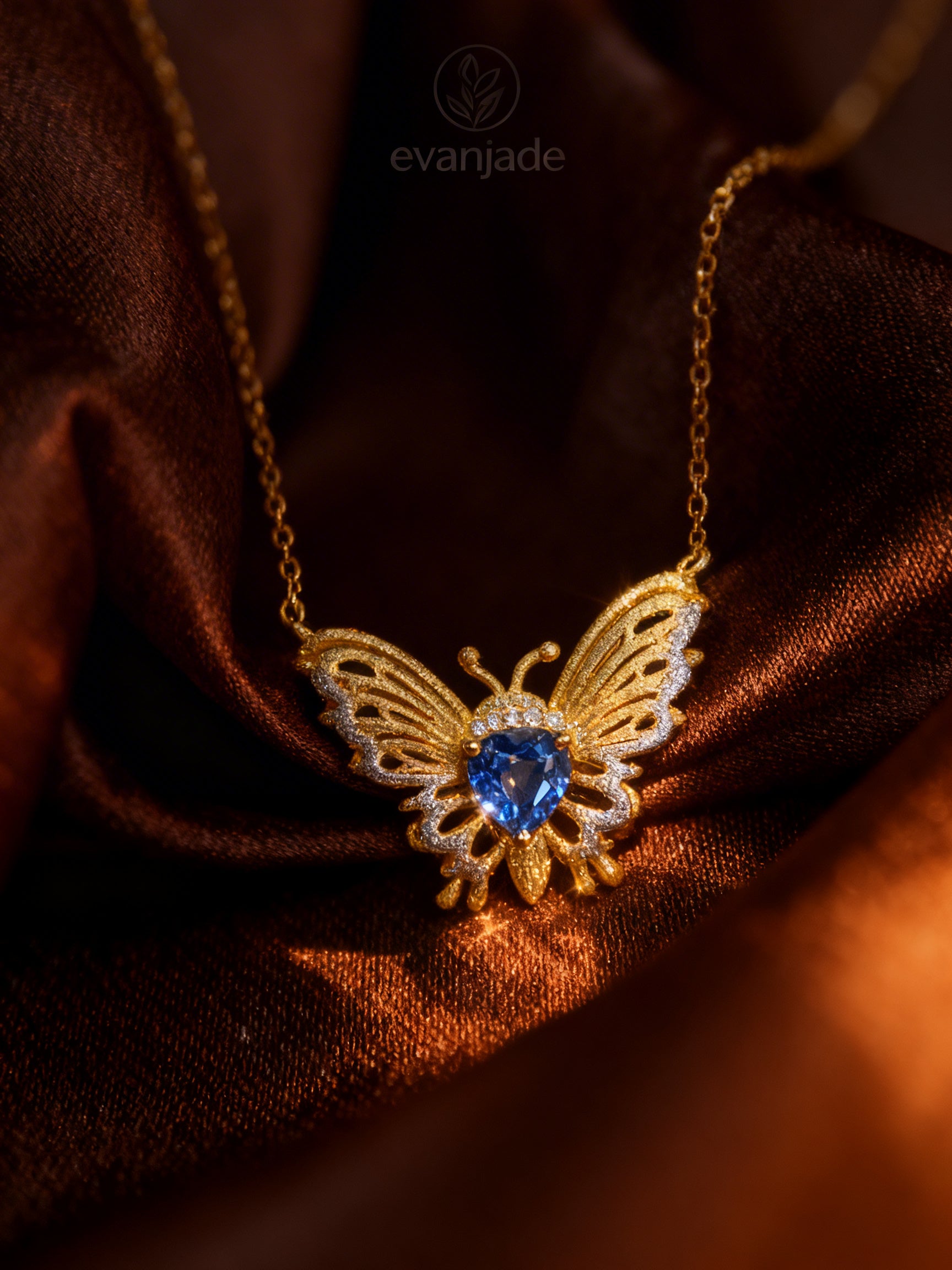 Natural Sapphire Necklace in 18K Gold