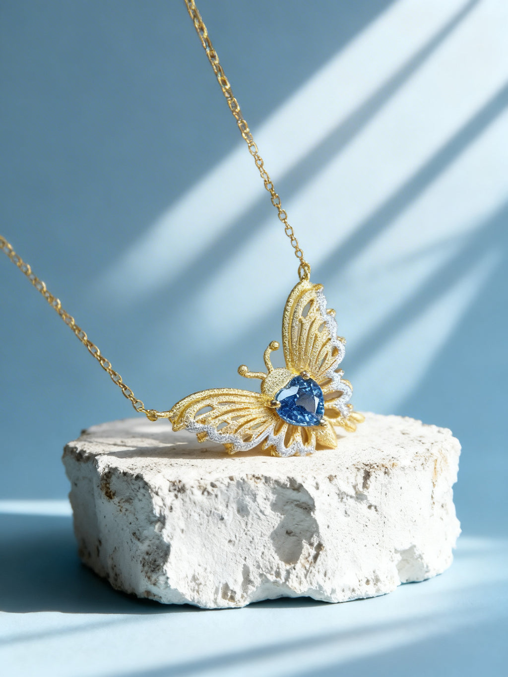 Natural Sapphire Necklace in 18K Gold