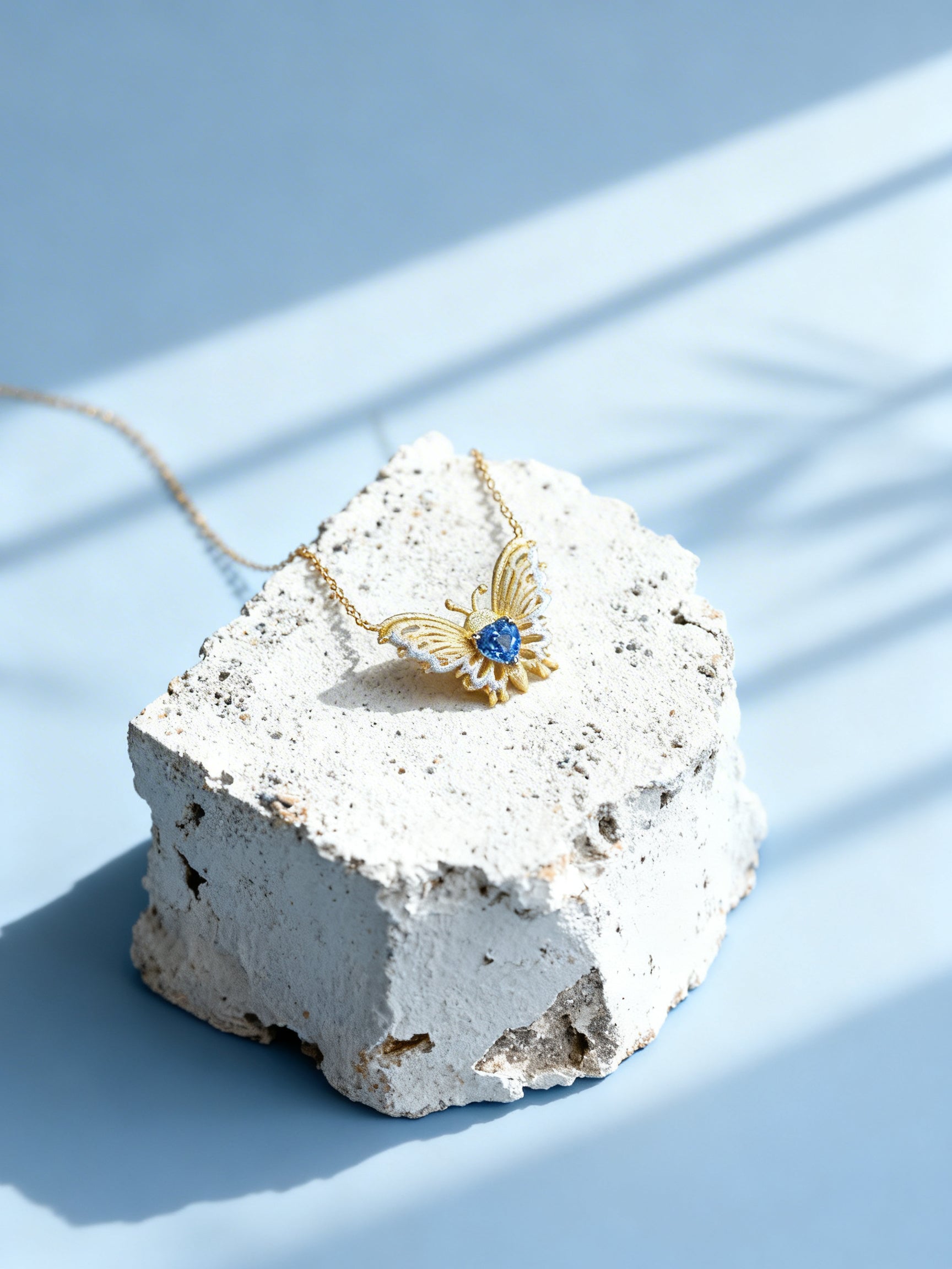 Natural Sapphire Necklace in 18K Gold