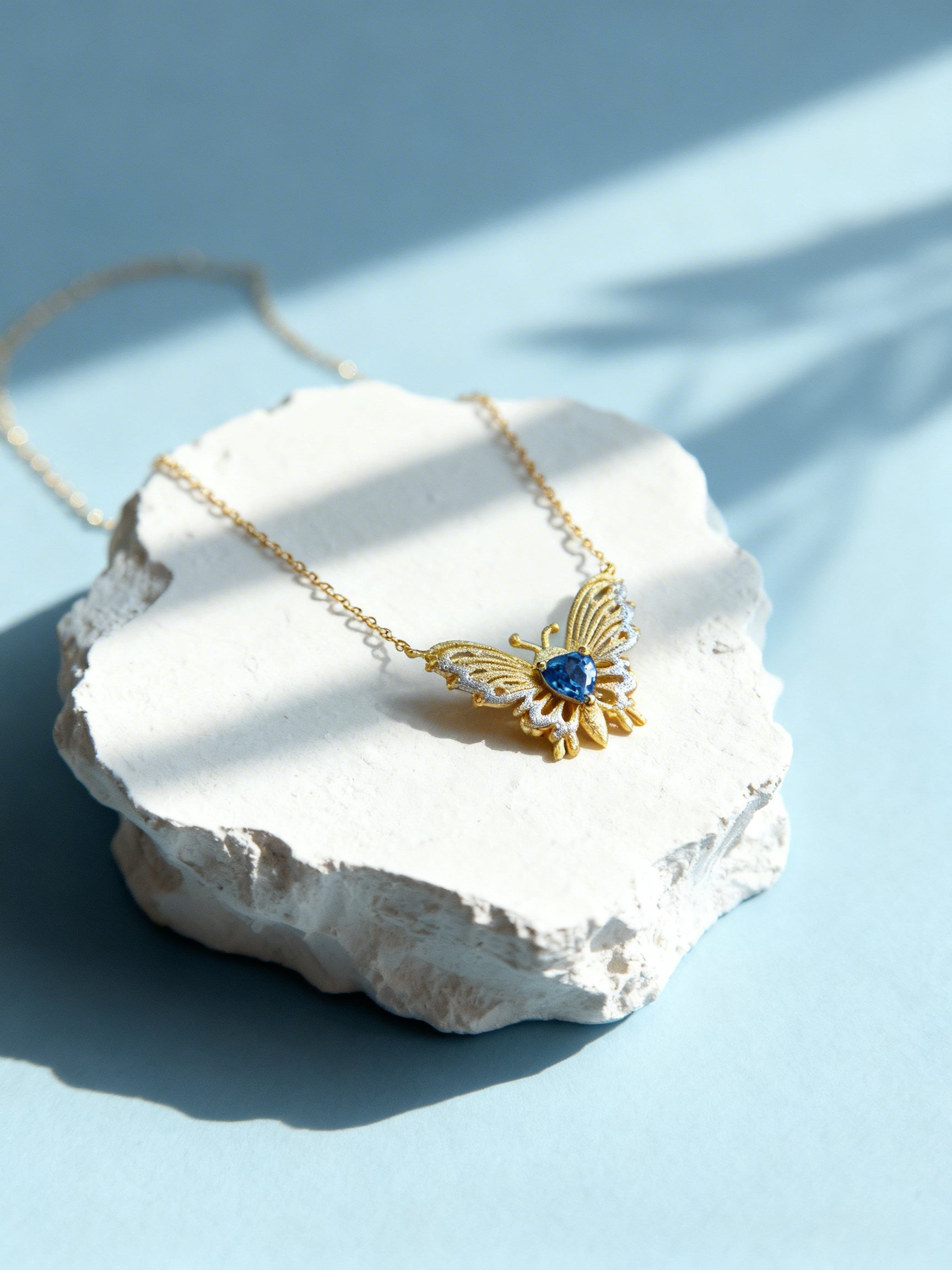 Natural Sapphire Necklace in 18K Gold