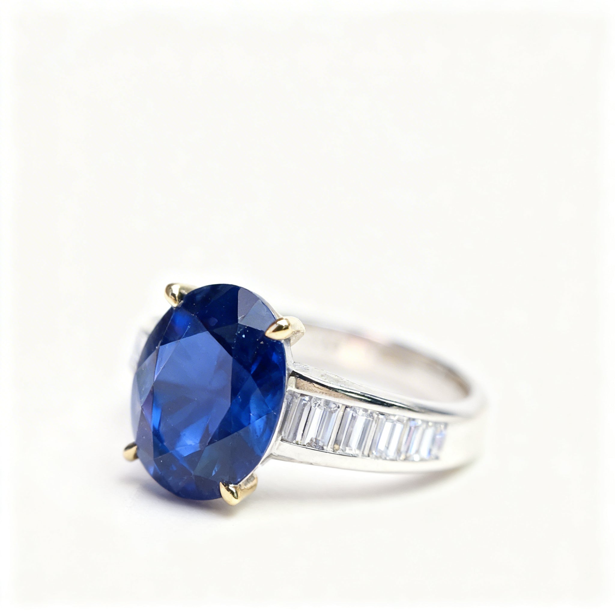 18K Gold Natural Sapphire Ring